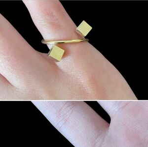 Ring with two gold squares